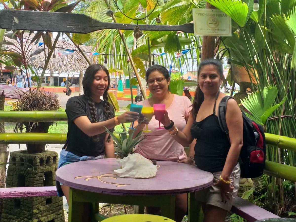 Coconut Hostel Bocas Town المظهر الخارجي الصورة